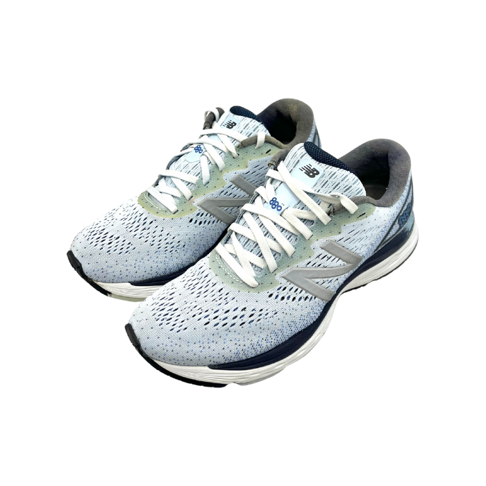 کتونی نیوبالانس 880V9 آبی استوک سایز 40 - نمای سه رخ